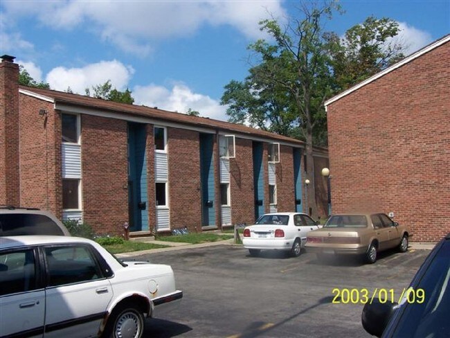 Building Photo - 1-96 Twin Beeches
