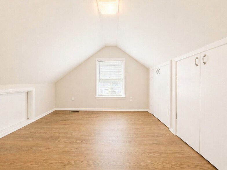 Building Photo - 161 Lincoln Ave