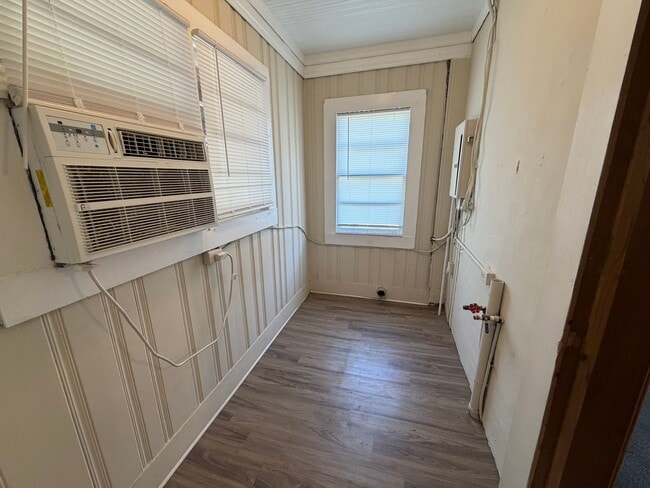 Building Photo - 2 Bedrooms- 1 Bathroom- House in Celanese!