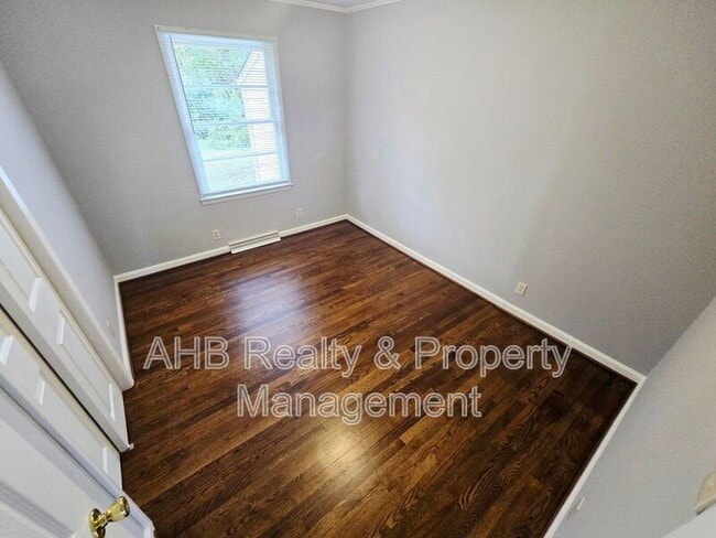 Building Photo - 502 Doggett Dr