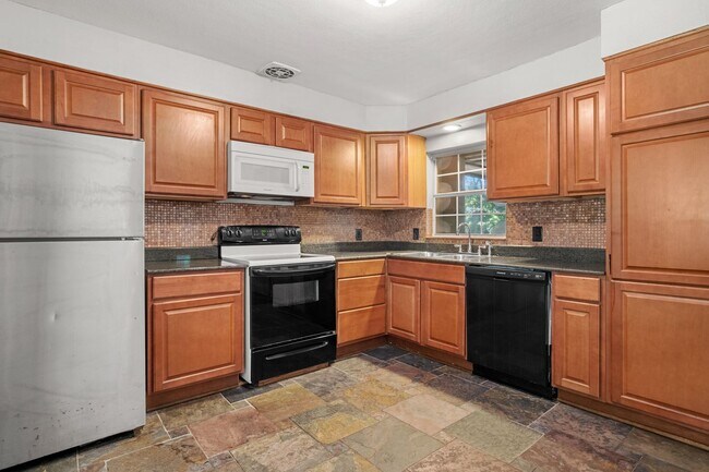 Building Photo - 207 Tonawanda Dr