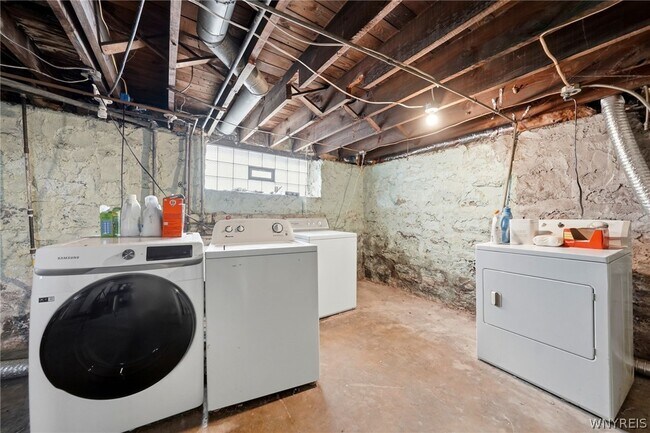 Building Photo - 226 Tacoma Ave