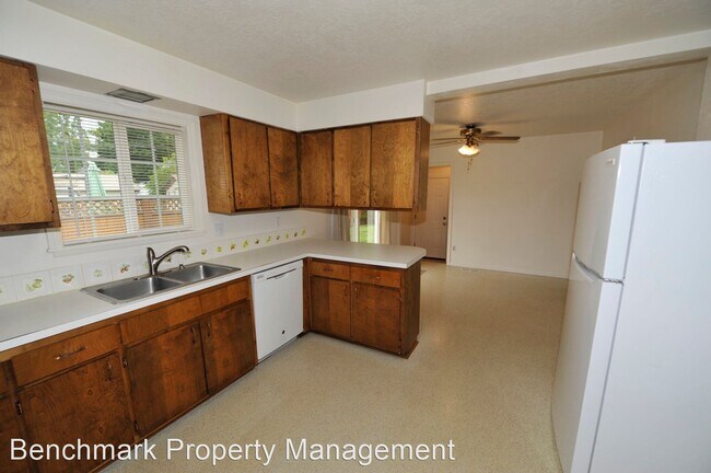 Building Photo - 4 br, 1 bath House - 224 S. 2nd Ave