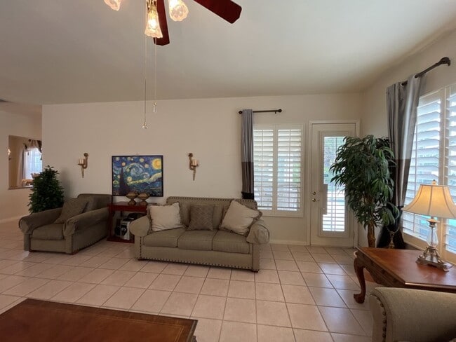 Building Photo - Beautiful 3 bedroom home with pool located in Castle Gate Community