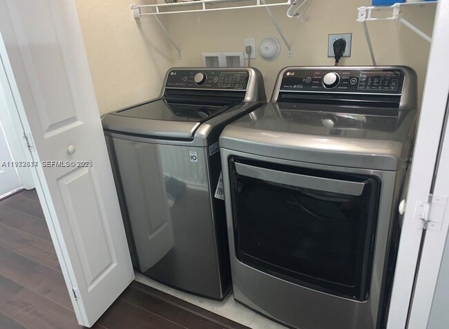 Building Photo - 3392 W 90th Terrace