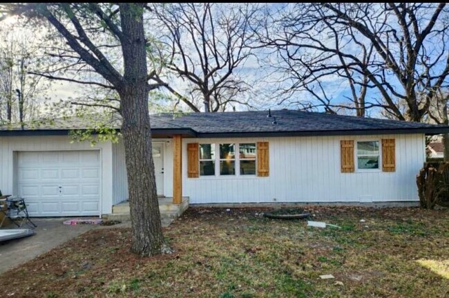Building Photo - 503 S Forest Ct
