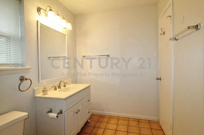 Building Photo - Spacious 2-Story 4/2/2 in Ft. Worth For Rent!