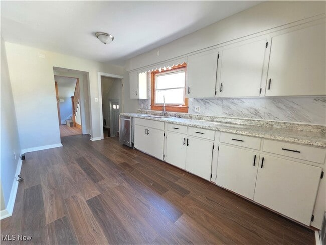 Building Photo - 1116 Adelaide Ave SE