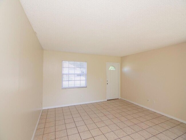 Building Photo - 1190 SE Puritan Ln