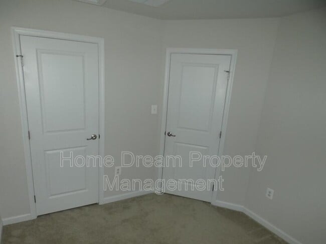 Building Photo - 6304 Crittenden Ln