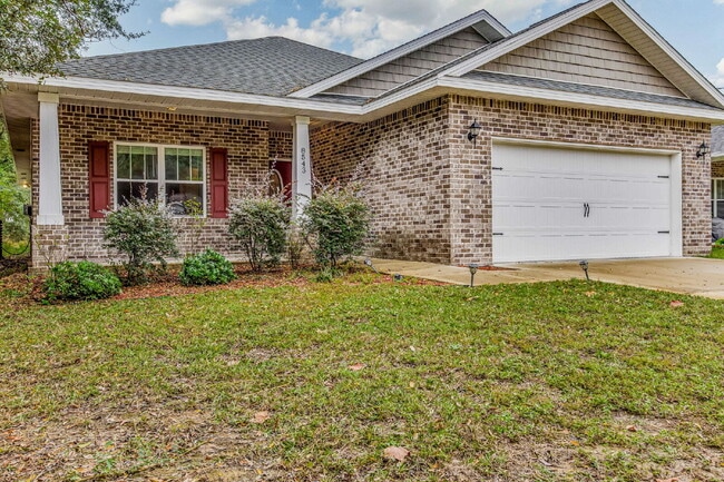 Building Photo - This beautifully maintained 3-bedroom, 2-bathroom residence offers the perfect blend of comfort, ...