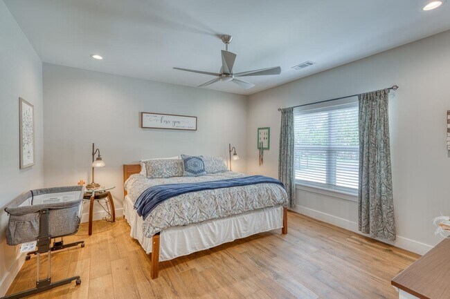 Building Photo - 1304 Prairie Creek Dr