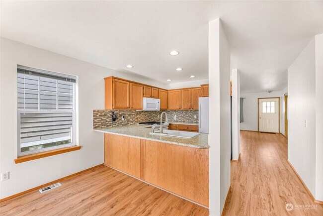Building Photo - Beautiful 4 Bedroom Home in Ferndale!