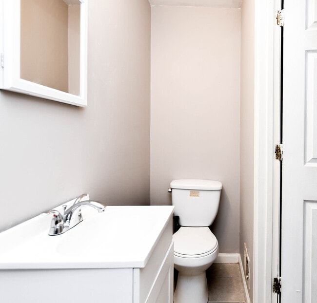 Unit 1 Full Bathroom - 2312 Bryant Ave