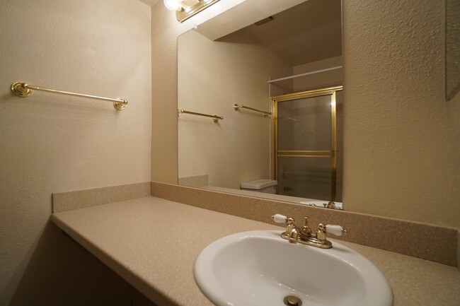 Building Photo - 844 Tenderfoot Hill Rd