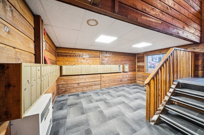 Building Photo - Nicole Apartments