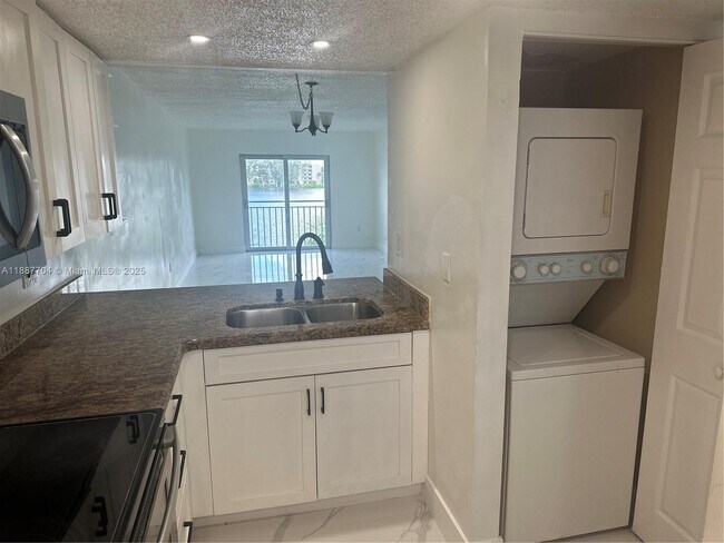 Building Photo - 9915 W Okeechobee Rd