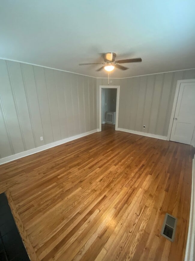 Building Photo - 130 Oakdale Ct
