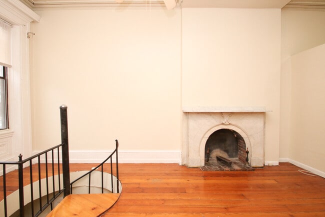 Building Photo - 13th & Pine, Washington Sq West, Bright 1B...