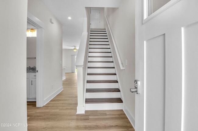 Building Photo - 7028 Crew Dr