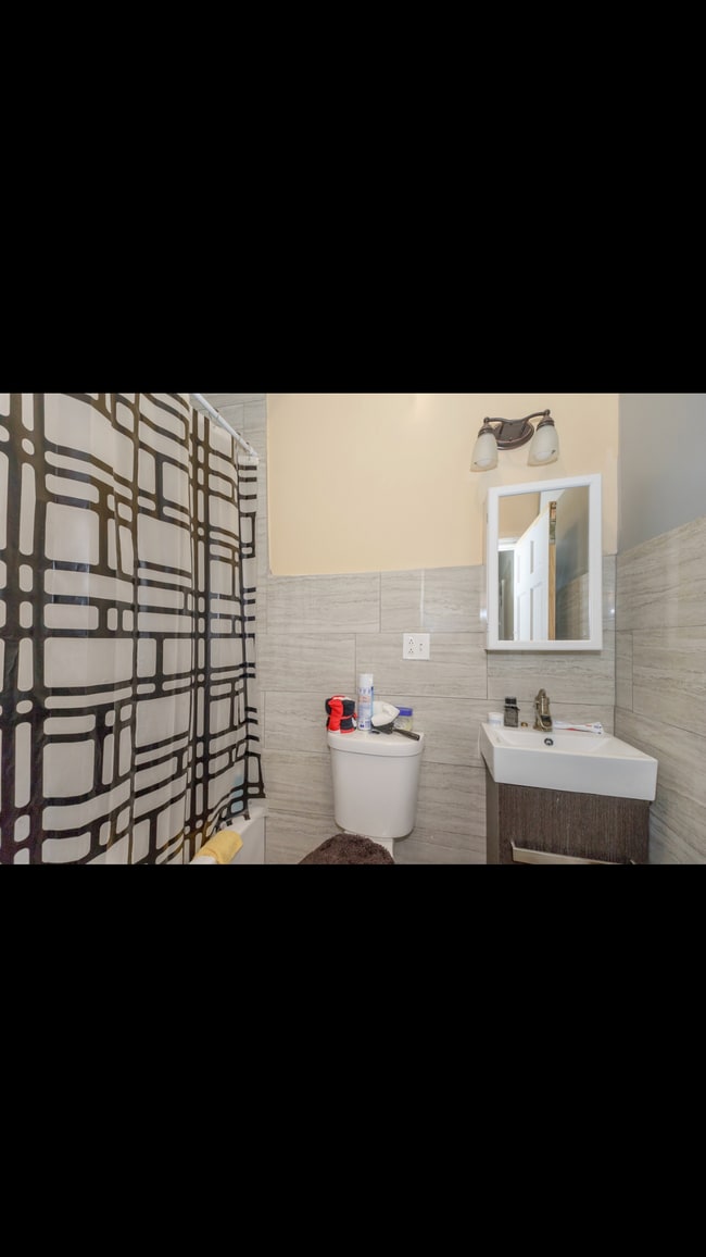 Building Photo - 4311 w Adams st