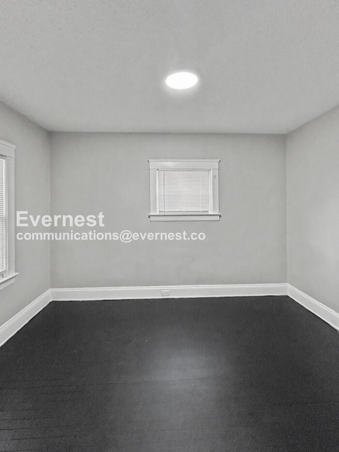 Building Photo - 2932 E 118th St