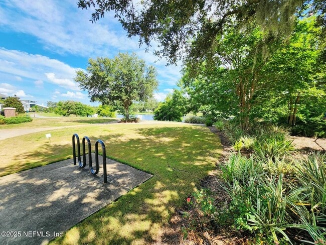 Building Photo - 541 Crestview Dr