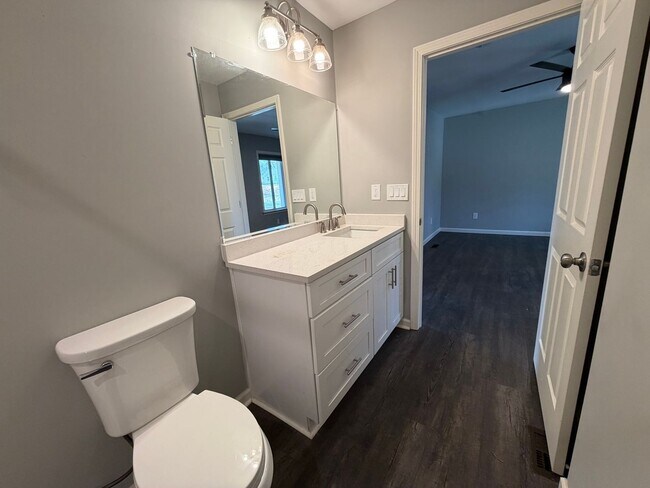 Building Photo - Charming 4/2.5 House in Armuchee- $1,995