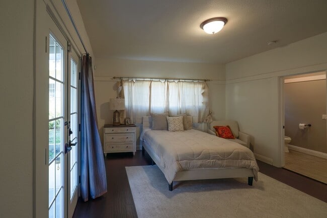 Building Photo - 6407 Dix St