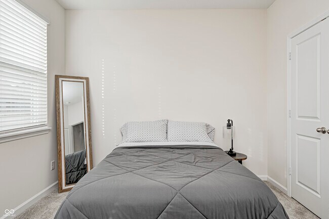 Building Photo - 2214 Warbler St