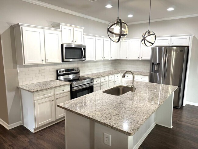 Building Photo - 113 Candler Park Dr