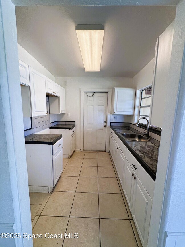 Building Photo - 305 Edinburgh Dr