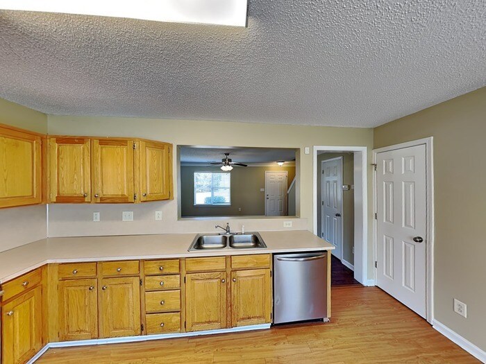 Building Photo - 1216 Bicycle Ct