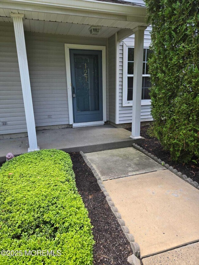 Primary Photo - 127 Wellington Ct