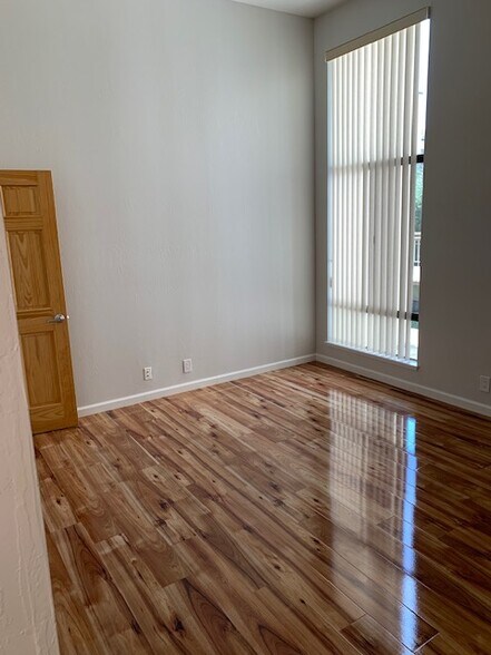 Building Photo - 320 N Civic Dr