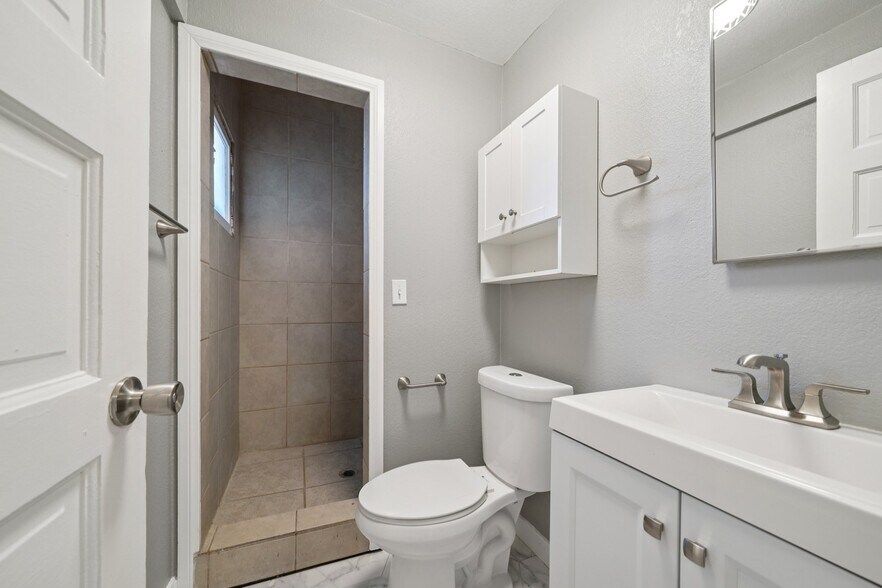 Building Photo - 379 W 19th St