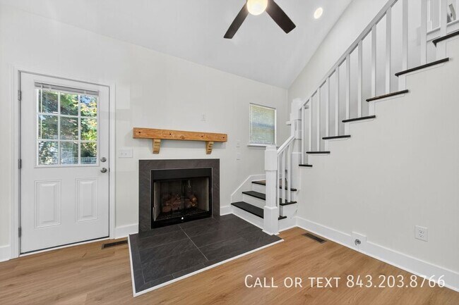 Building Photo - 955 Godber St