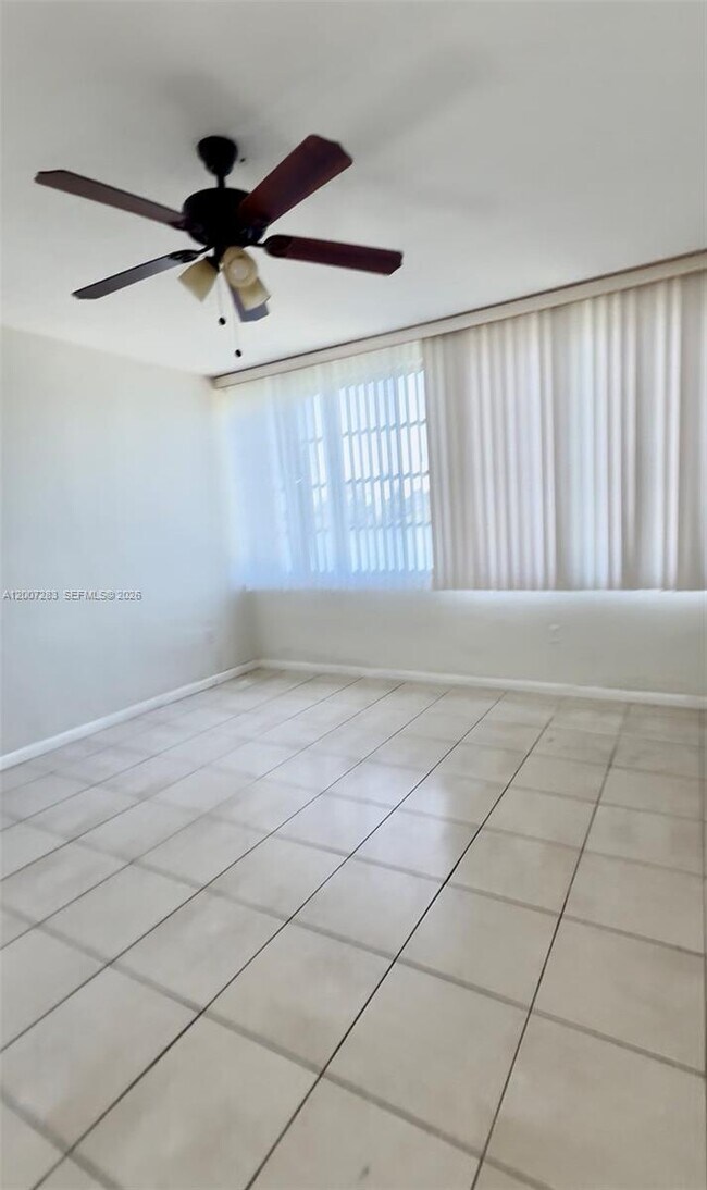 Building Photo - 1591 NE Miami Gardens Dr