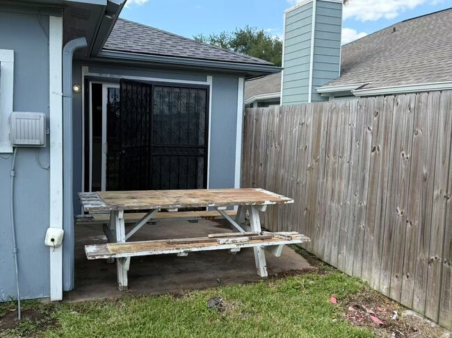 Building Photo - 5719 Lycomb Dr