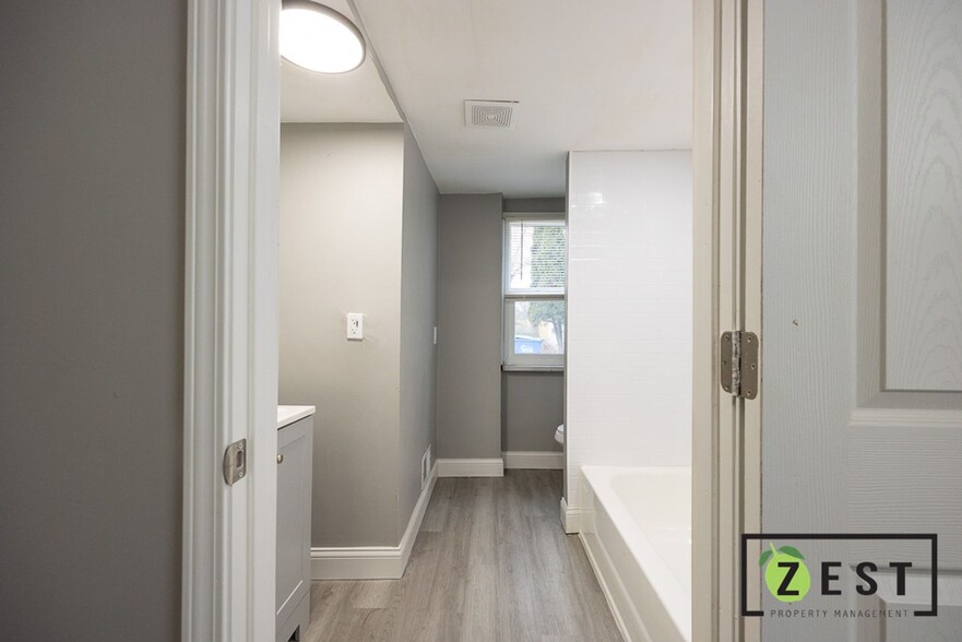 Building Photo - OPEN HOUSE FRIDAY 5/2/25 5-5:30PM!!! WELCO...