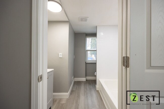 Building Photo - OPEN HOUSE-DECEMBER 18TH! 3PM-3:30PM! WELCOME HOME!!!!