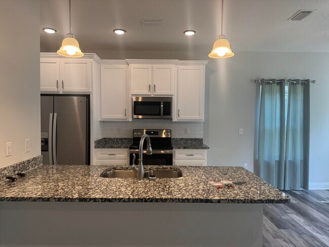 Building Photo - 5791 Kellie Dr