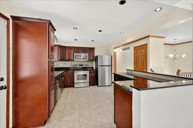 Building Photo - Step inside to experience the charm!