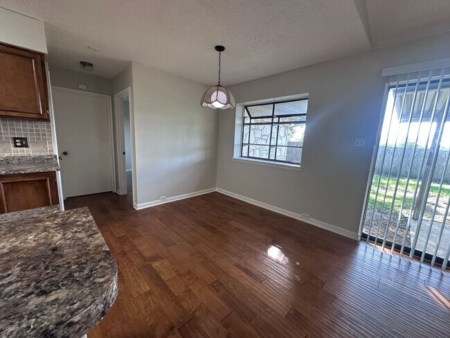 Building Photo - BEAUTIFUL WOOD FLOORING IN THIS 3 BR IN FO...