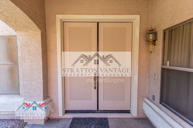 Building Photo - 960 E Constitution Dr