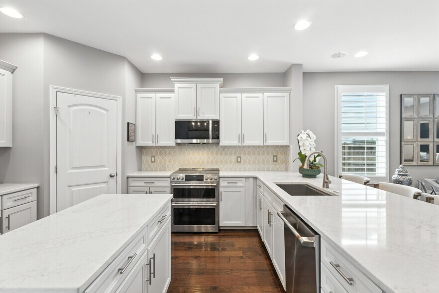 Building Photo - 2146 River Overlook Dr