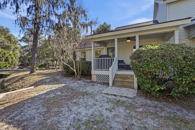 Building Photo - "Coastal Comfort Awaits: Spacious 2-Bed, 2-Bath Furnished Condo in Shipyard on Hilton Head Island!"