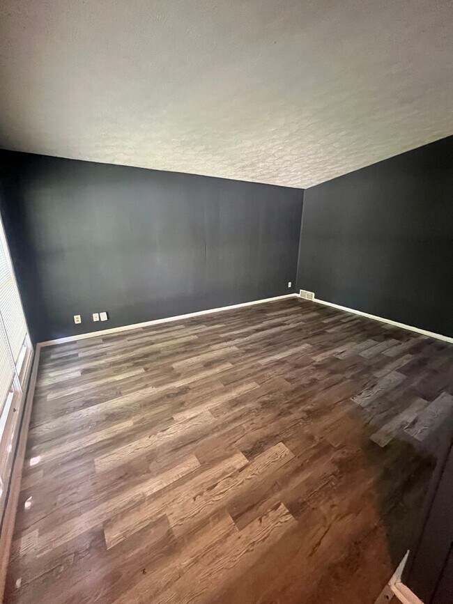 Building Photo - Section 8 Welcomed! Beautifully Renovated ...