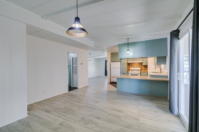 Building Photo - Beautifully Remodeled Boulder City Home with Spacious Backyard Retreat