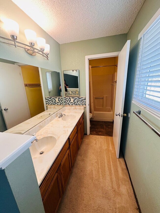 Building Photo - Better Invested Presents charming 4BR, 2.5...